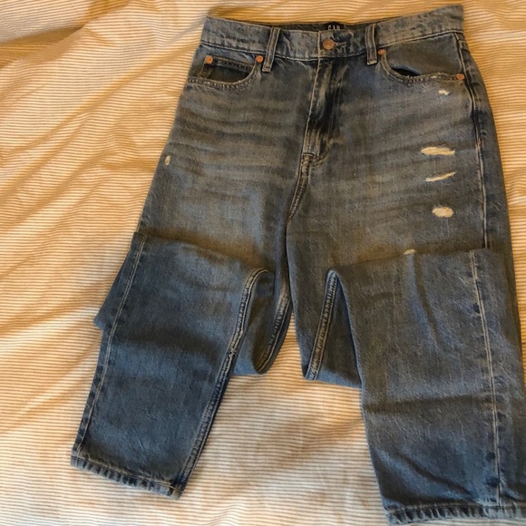 Distressed High Rise Mom Jean - Picture 5 of 5